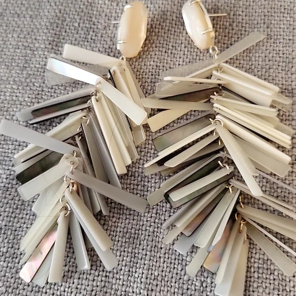 Kendra Scott Vintage Justyne Statement Earrings, Ivory/Gray Mix - Picture 3 of 3